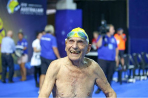 Com 99 anos, australiano bate recorde mundial de natação nos 50m livre