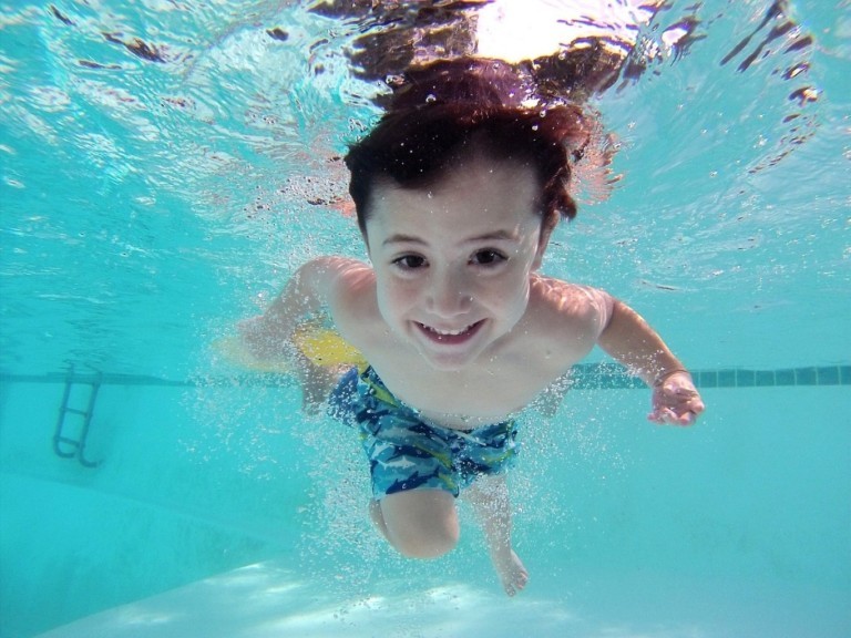 A natação é uma aliada do combate à obesidade infantil